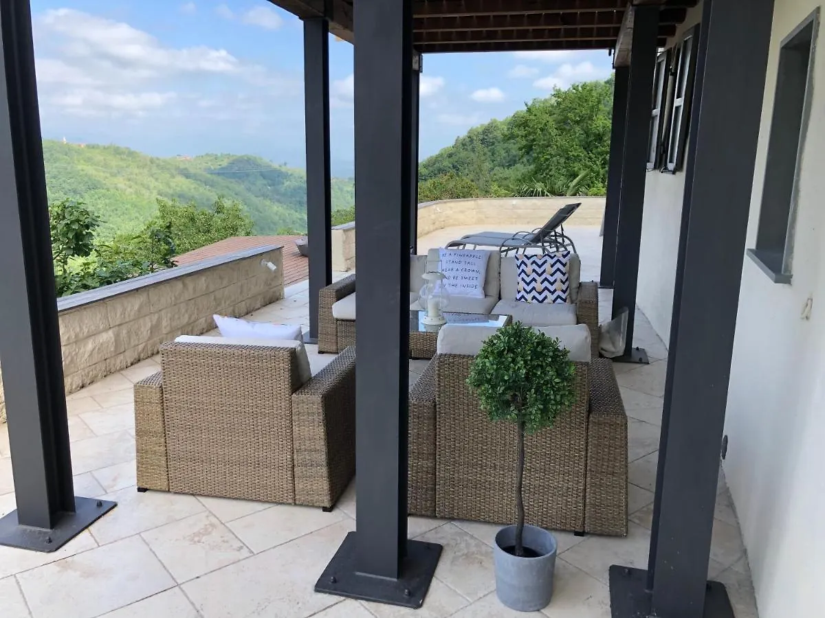 Villa Fosdinovo 5-Bed Villa- A Tranquil Retreat